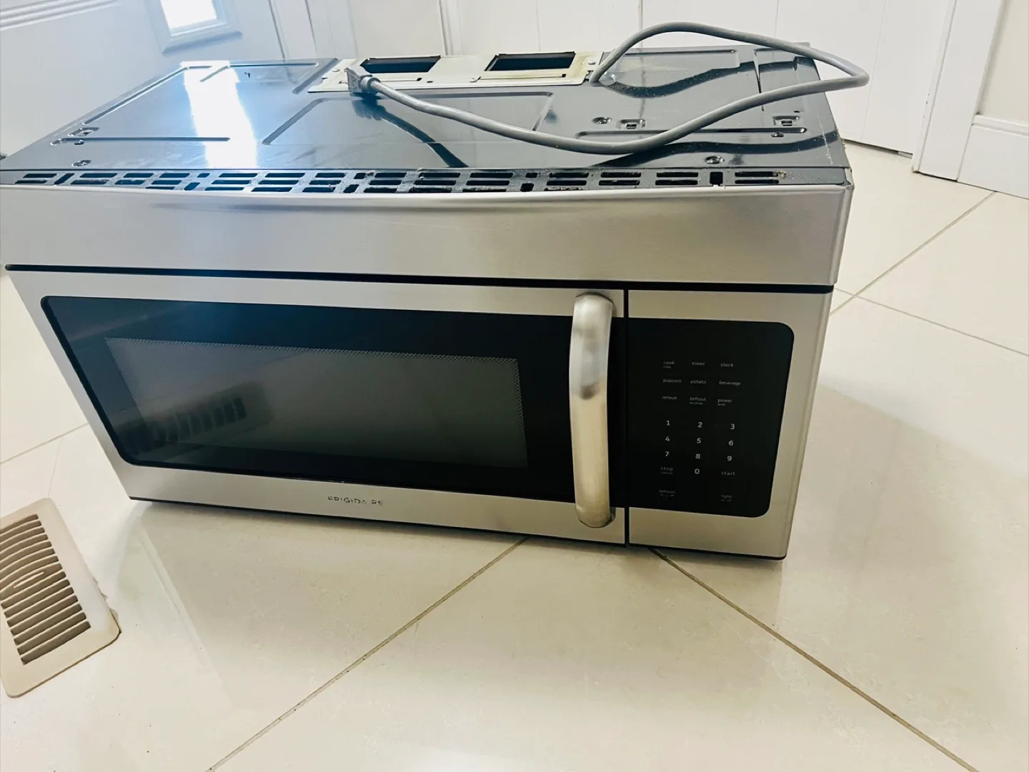 Frigidaire Microwave thumbnail