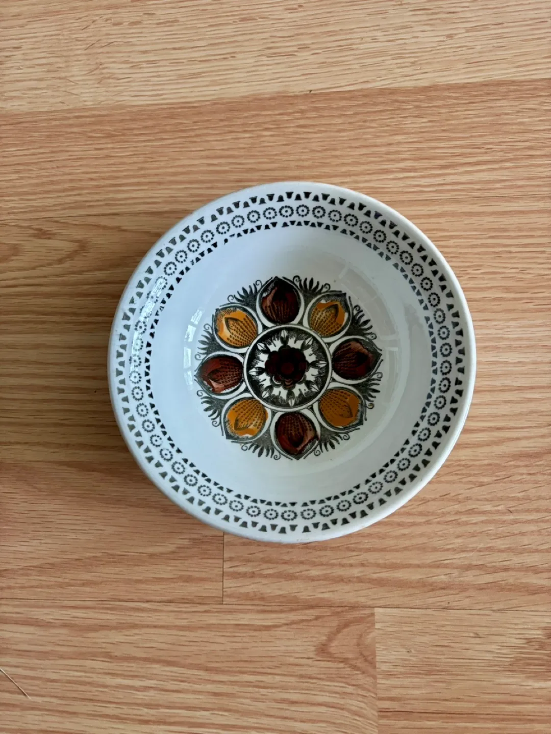 Broadhurst Kathie Winkle October Plates - Set of 4 image indicator(5)