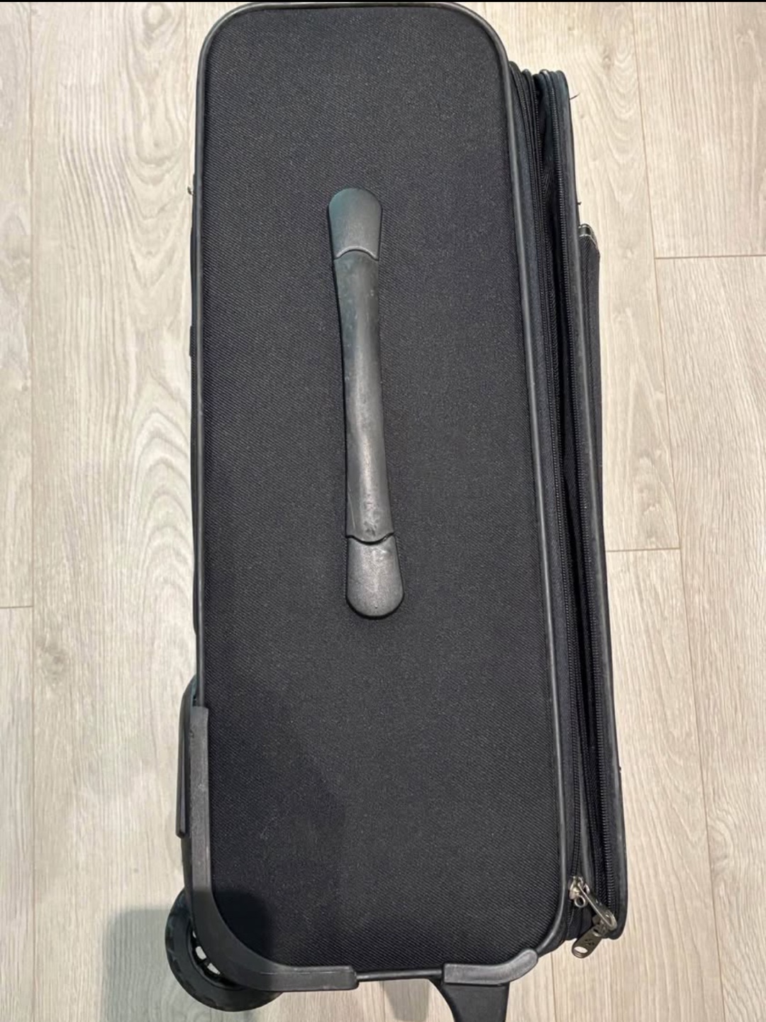 24" x 16.5" x 10.5" Samsonite checked luggage/suitcase - photo 3