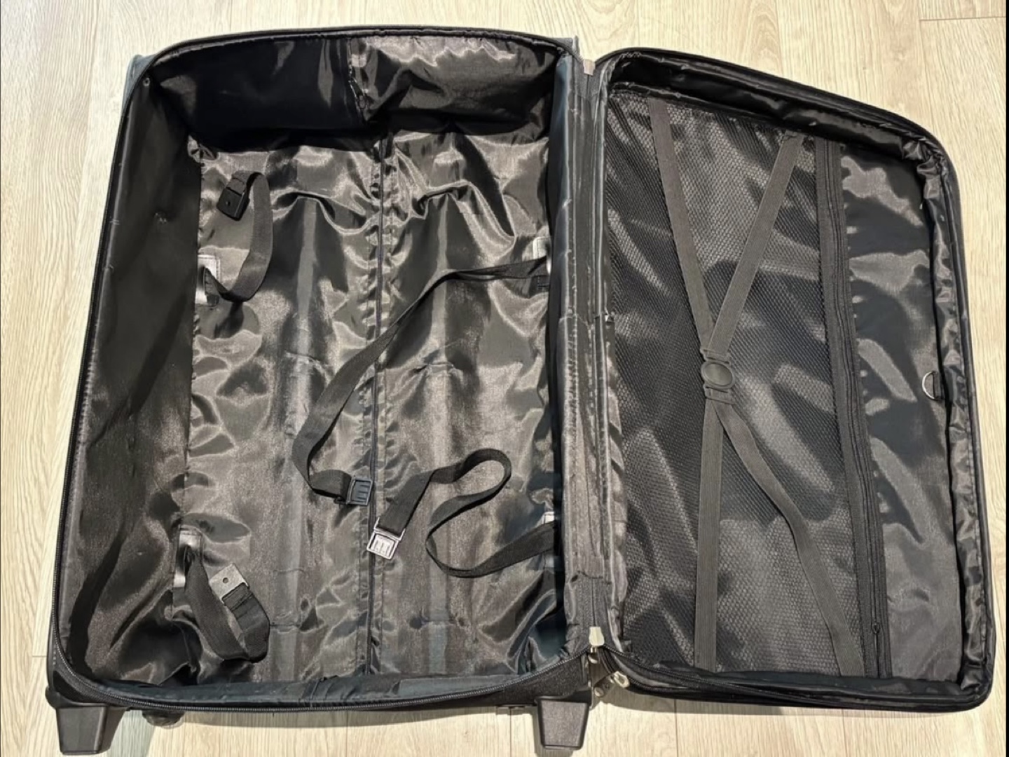 24" x 16.5" x 10.5" Samsonite checked luggage/suitcase - photo 4