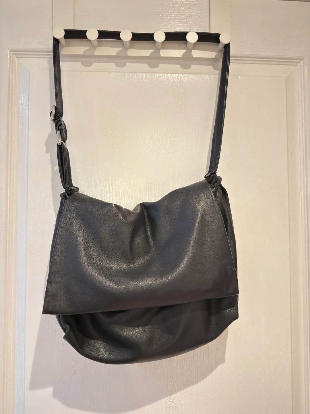 ZARA Black Shoulder Bag 100% leather image indicator(2)