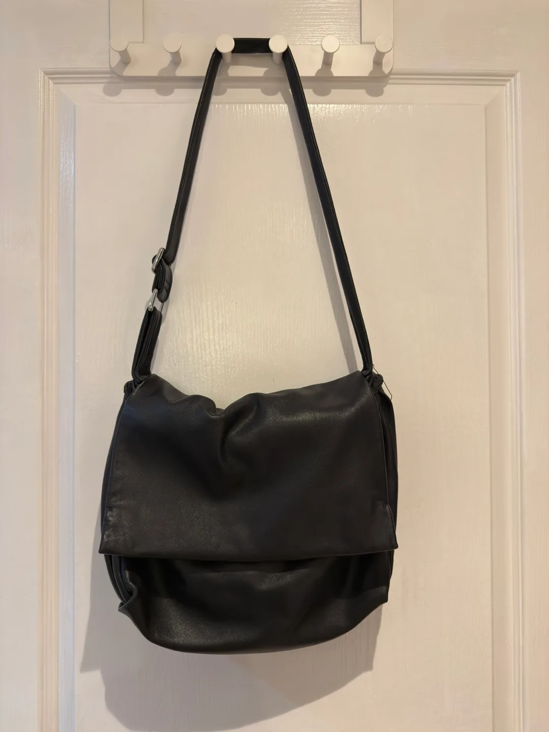 ZARA Black Shoulder Bag 100% leather image indicator(8)
