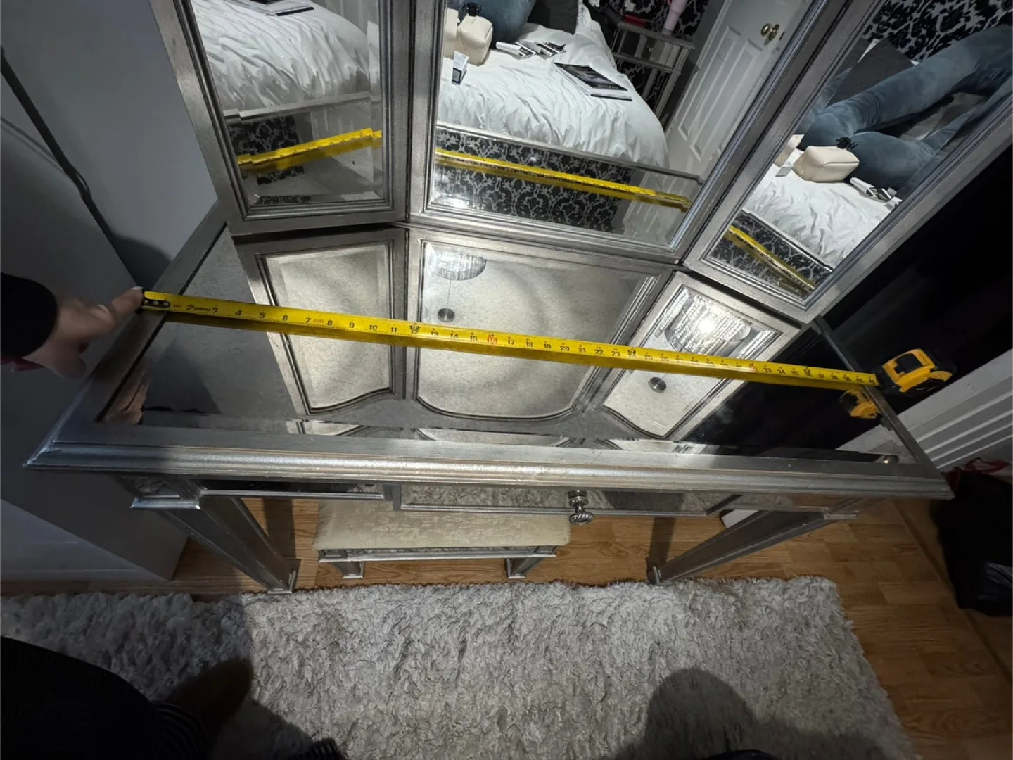 Vanity Table with Stool image indicator(6)