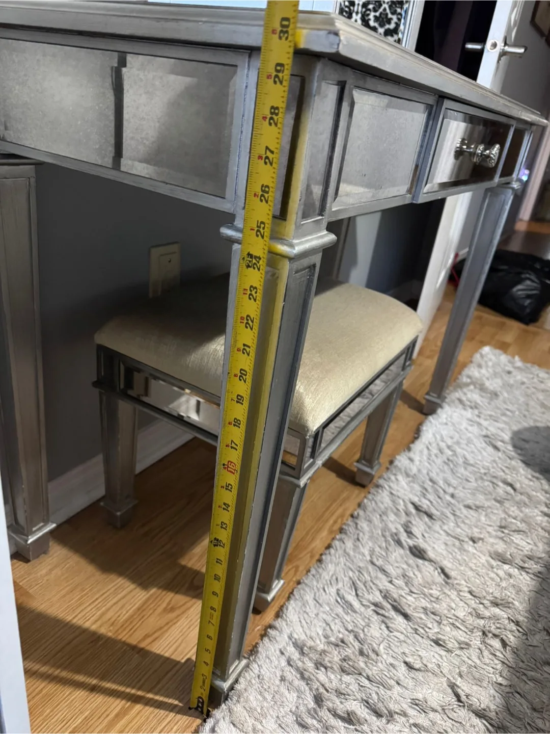 Vanity Table with Stool image indicator(3)