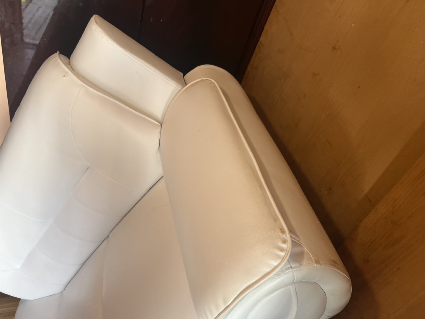 White Leather loveseat - photo 3