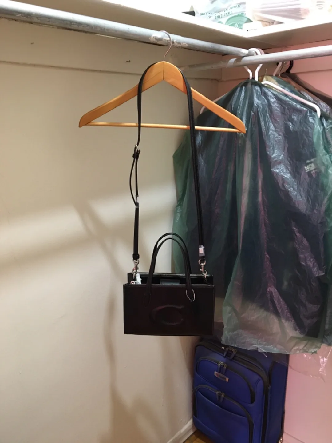 COACH WOMAN’S HANDBAG