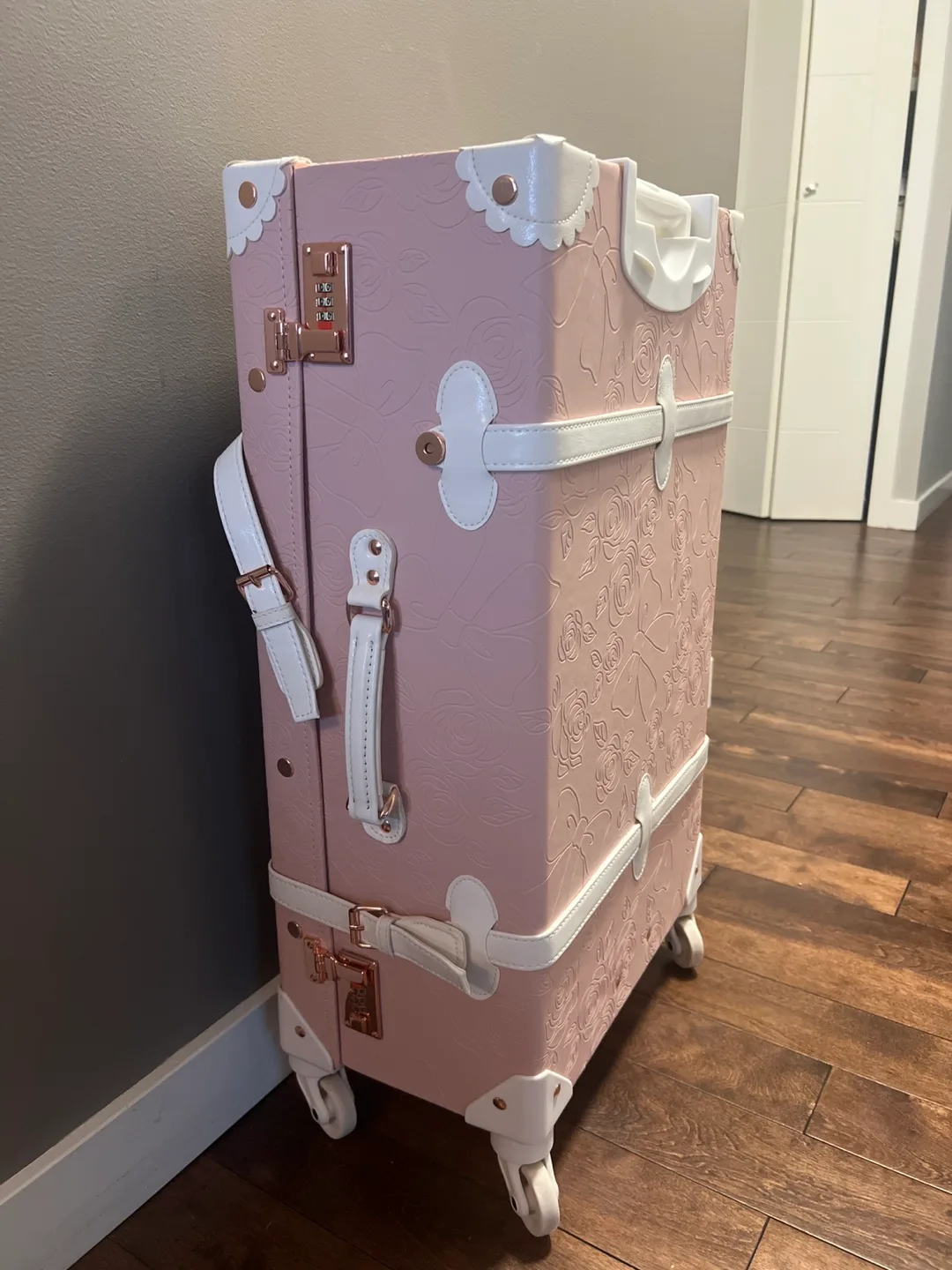 Sarah face Pink Rolling Suitcase L thumbnail