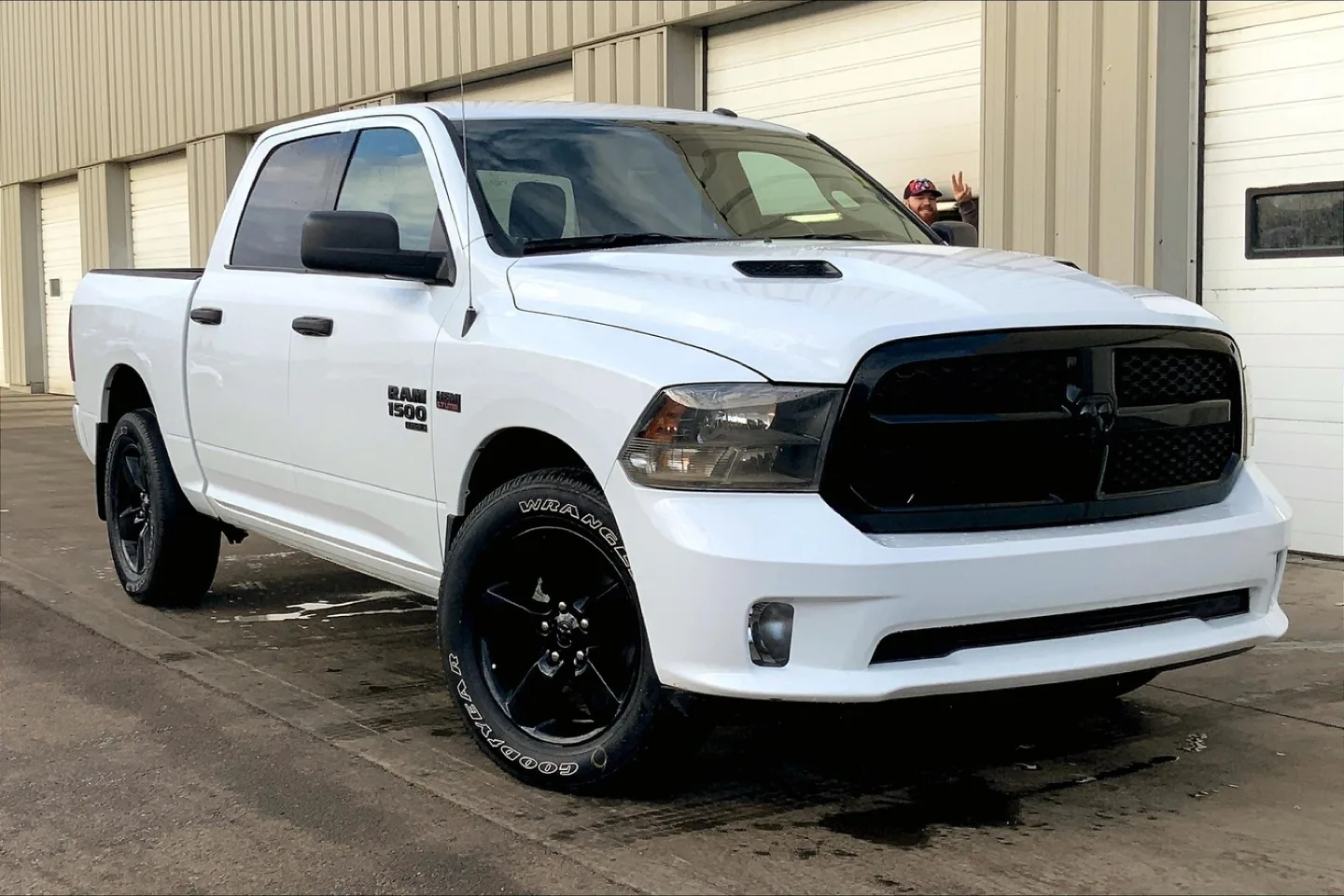 2023 RAM 1500 Classic Tradesman 4x4 Crew Cab 5.6 ft. box thumbnail