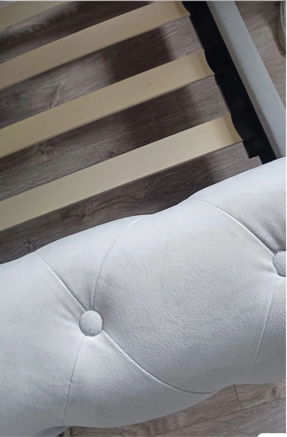 **MOVING** Structube Moss Tufted Velvet Queen Size Sleigh Bed image indicator(3)