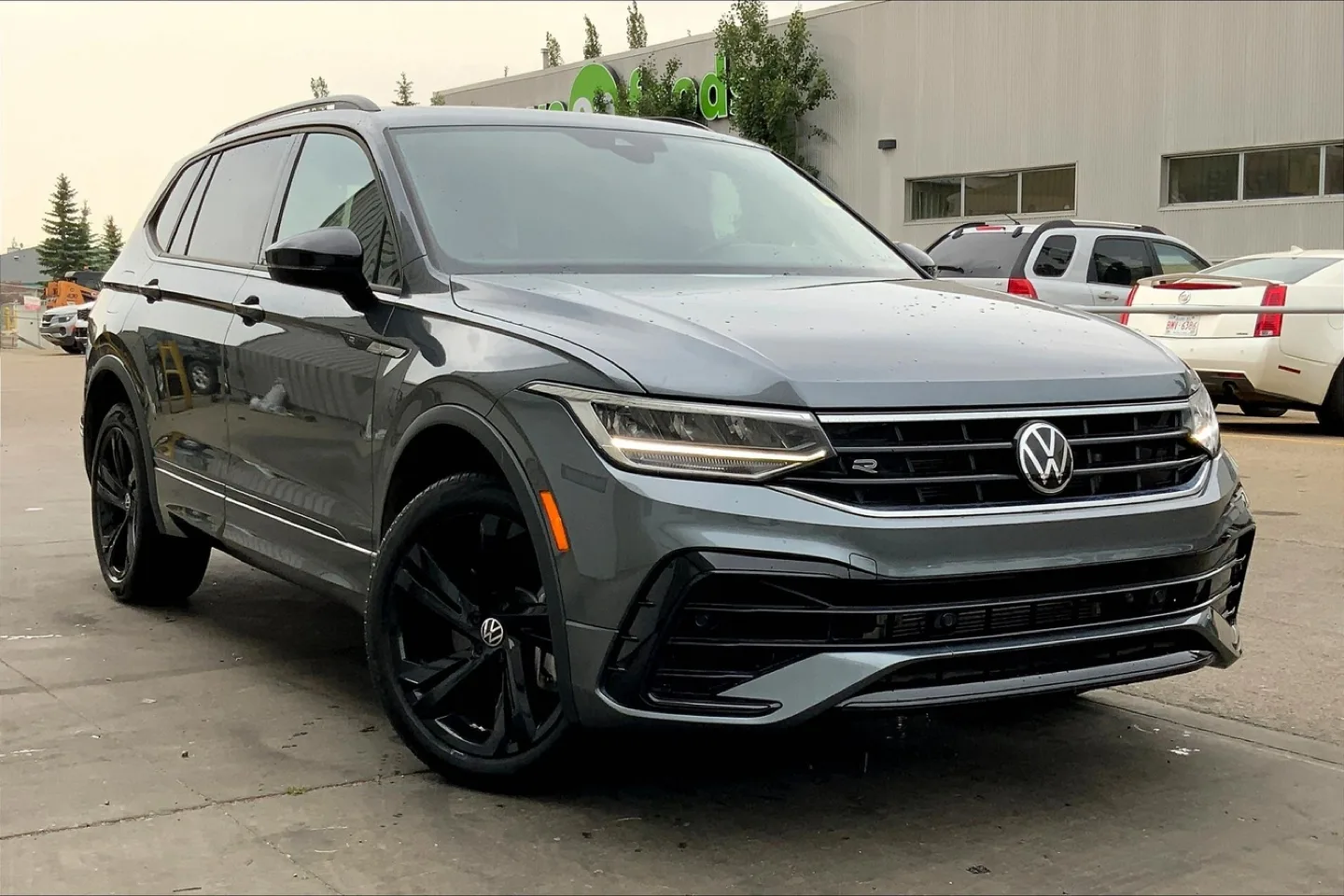 2023 Volkswagen Tiguan R-Line Black 4dr AWD thumbnail