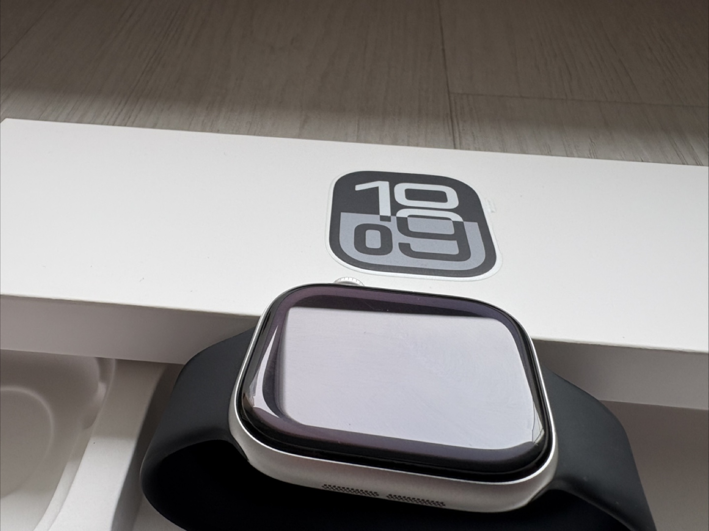 Apple Watch Series 10 GPS, 46mm, silver aluminum - photo 2