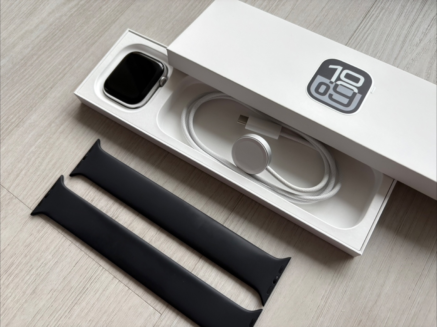 Apple Watch Series 10 GPS, 46mm, silver aluminum - photo 3