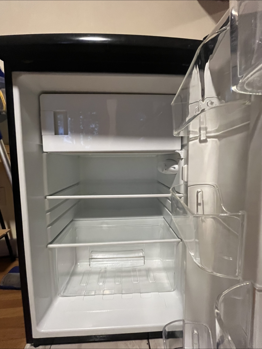 Medium-Sized Fridge – Great Condition - photo 3
