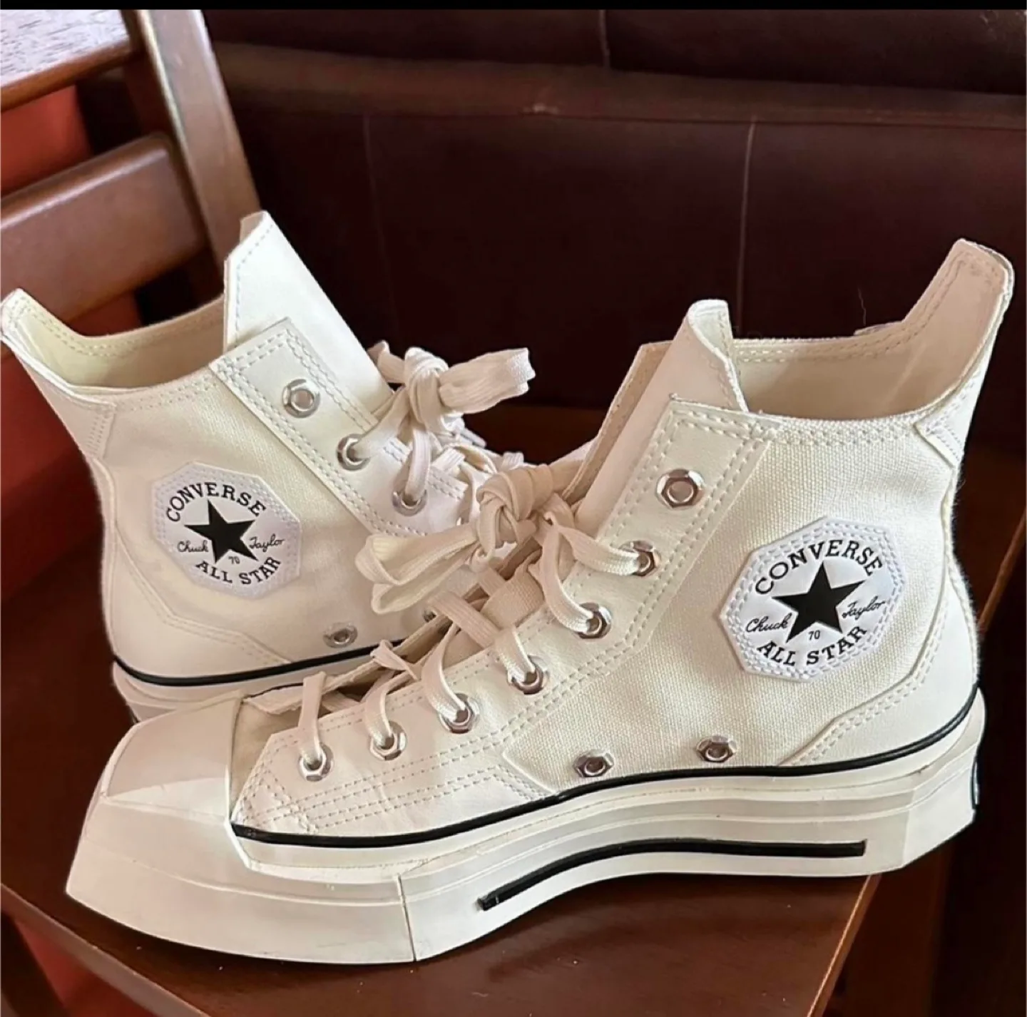 Converse Chuck Taylor Shoes, Excellent Condition thumbnail