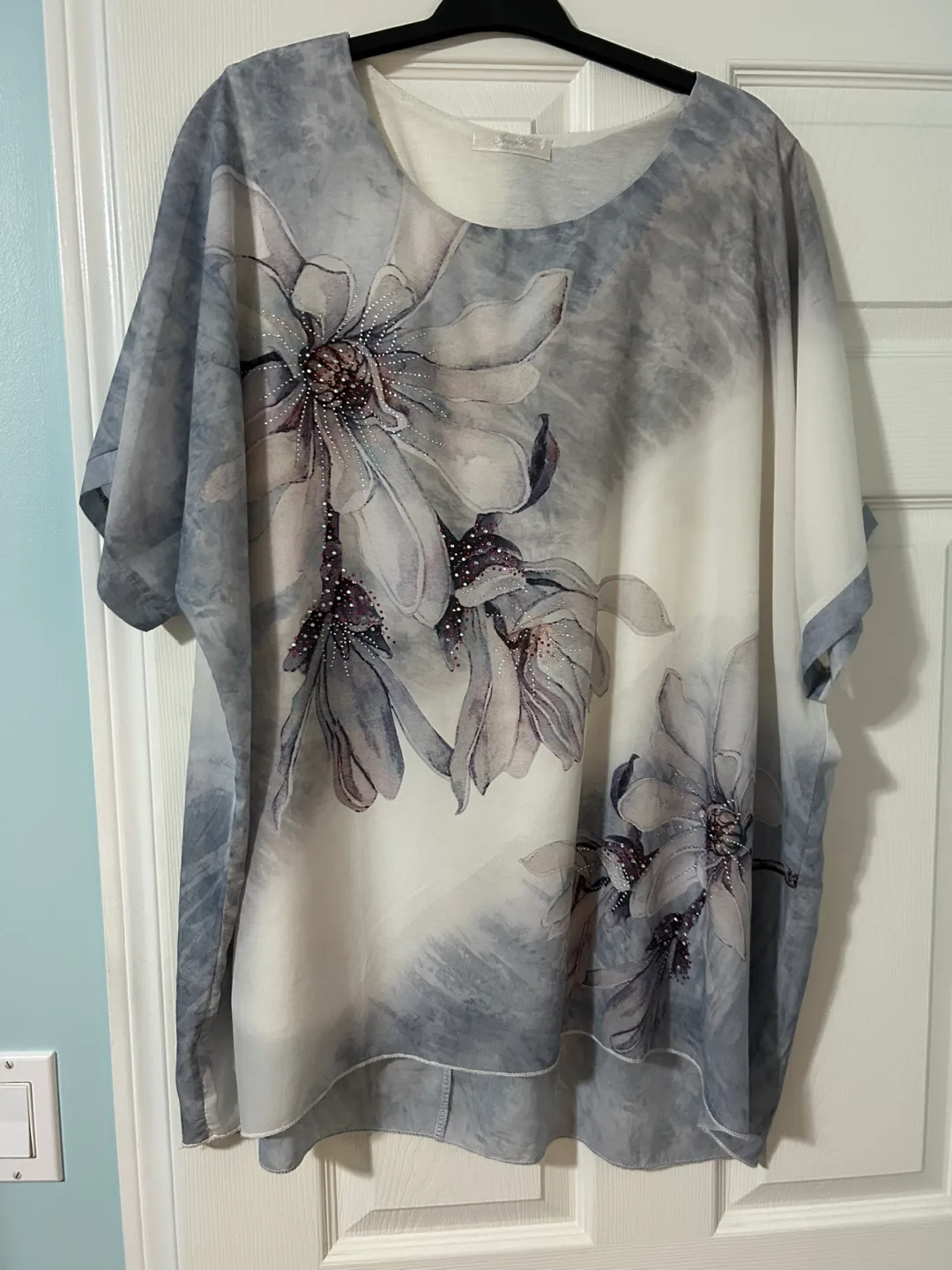 Stunning Floral Top from Europe thumbnail