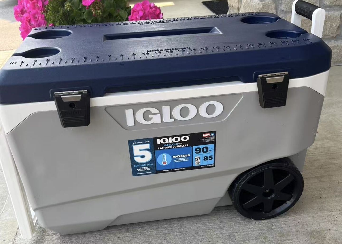 Igloo Maxcold Latitude 90 Roller Cooler