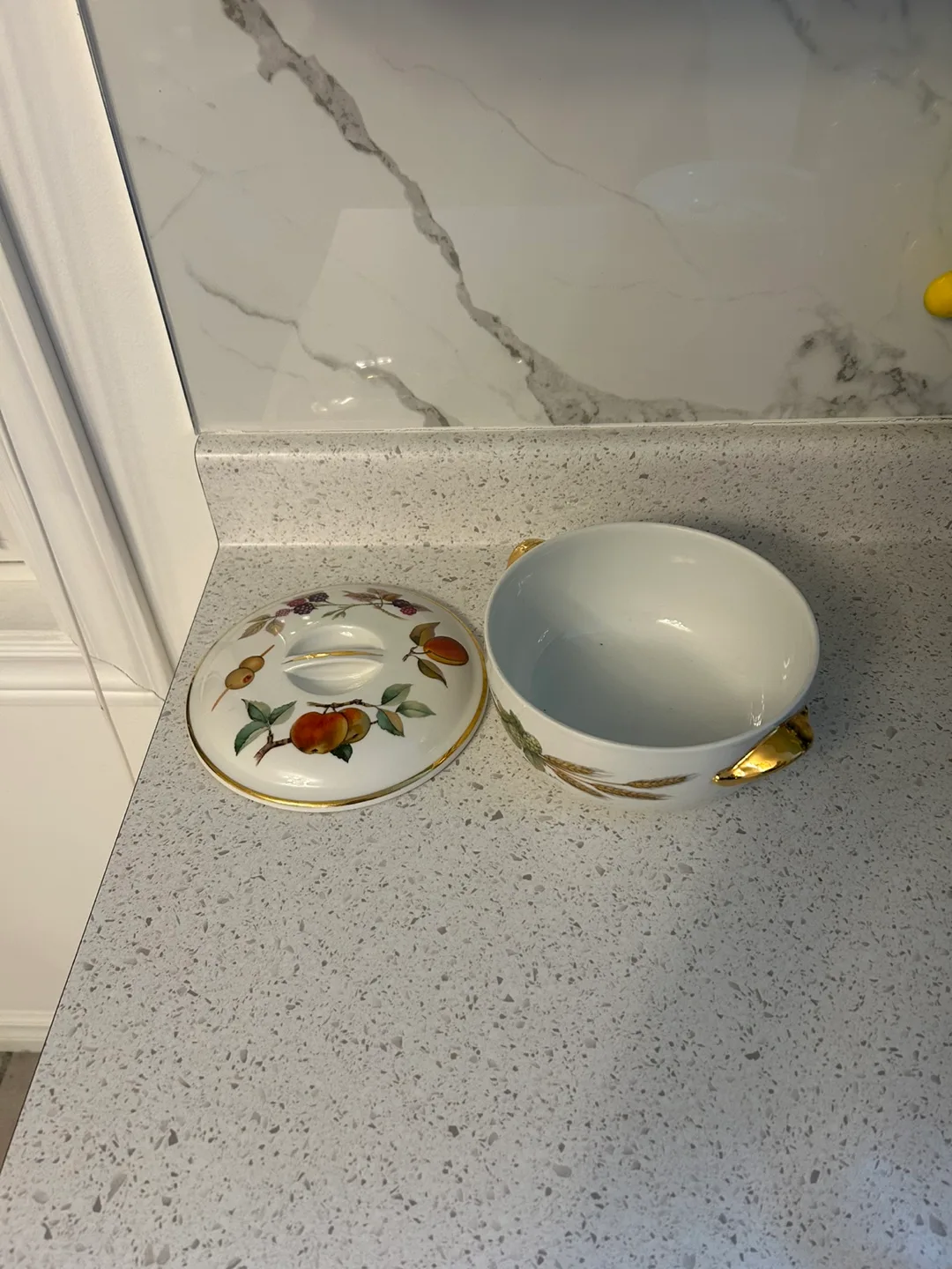 Royal Worcester Serving Dish with Lid image indicator(2)