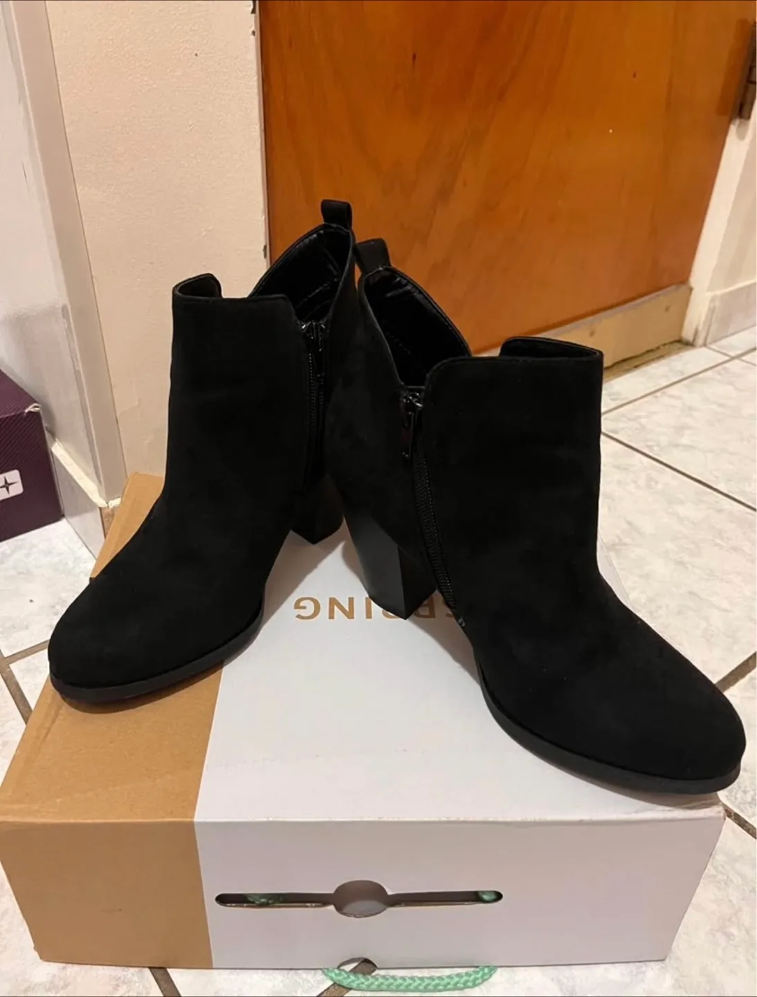 3 Womens Shoes image indicator(2)