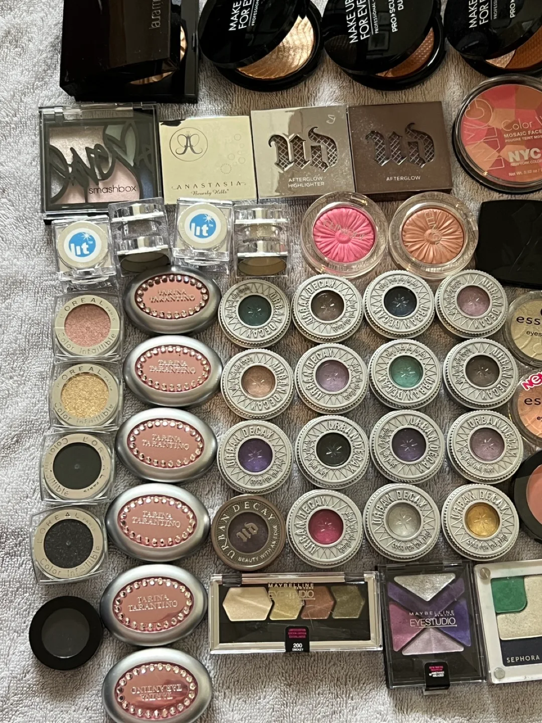 Assorted Brand Makeup bundle image indicator(2)
