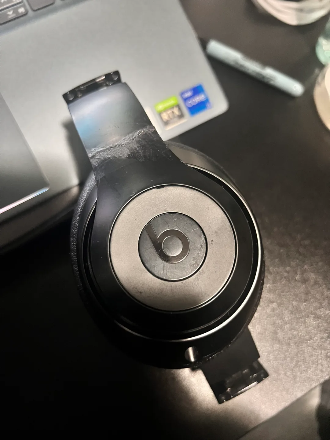 Beats Studio³ (Damaged, But Working) image indicator(2)