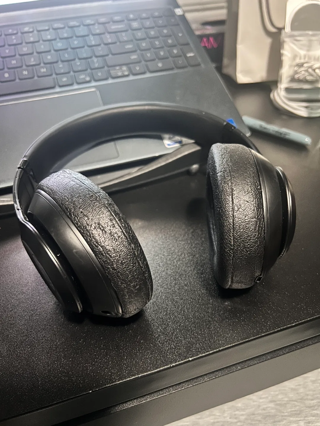 Beats Studio³ (Damaged, But Working) image indicator(4)