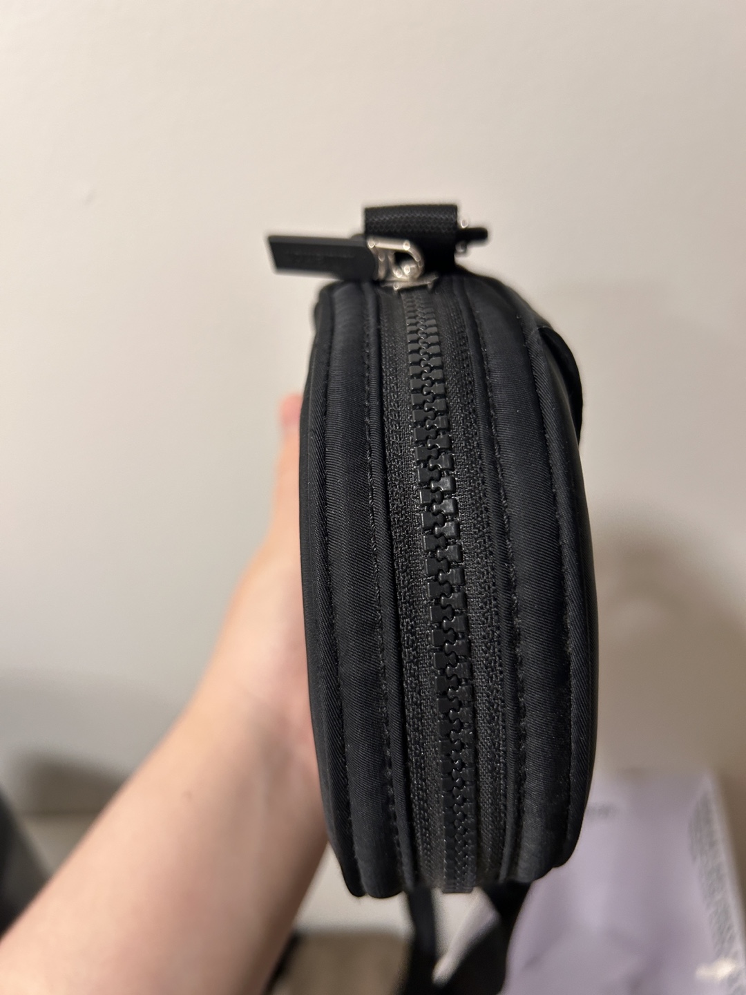 Lululemon Black Crossbody Bag - used 2 times only - photo 4