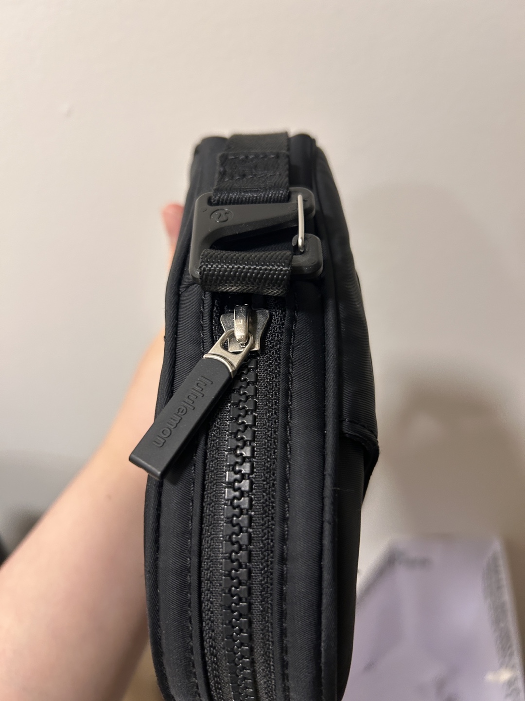 Lululemon Black Crossbody Bag - used 2 times only - photo 3
