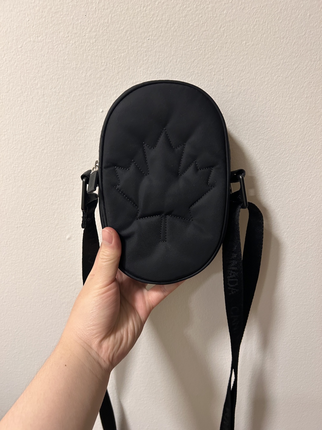Lululemon Black Crossbody Bag - used 2 times only - photo 2