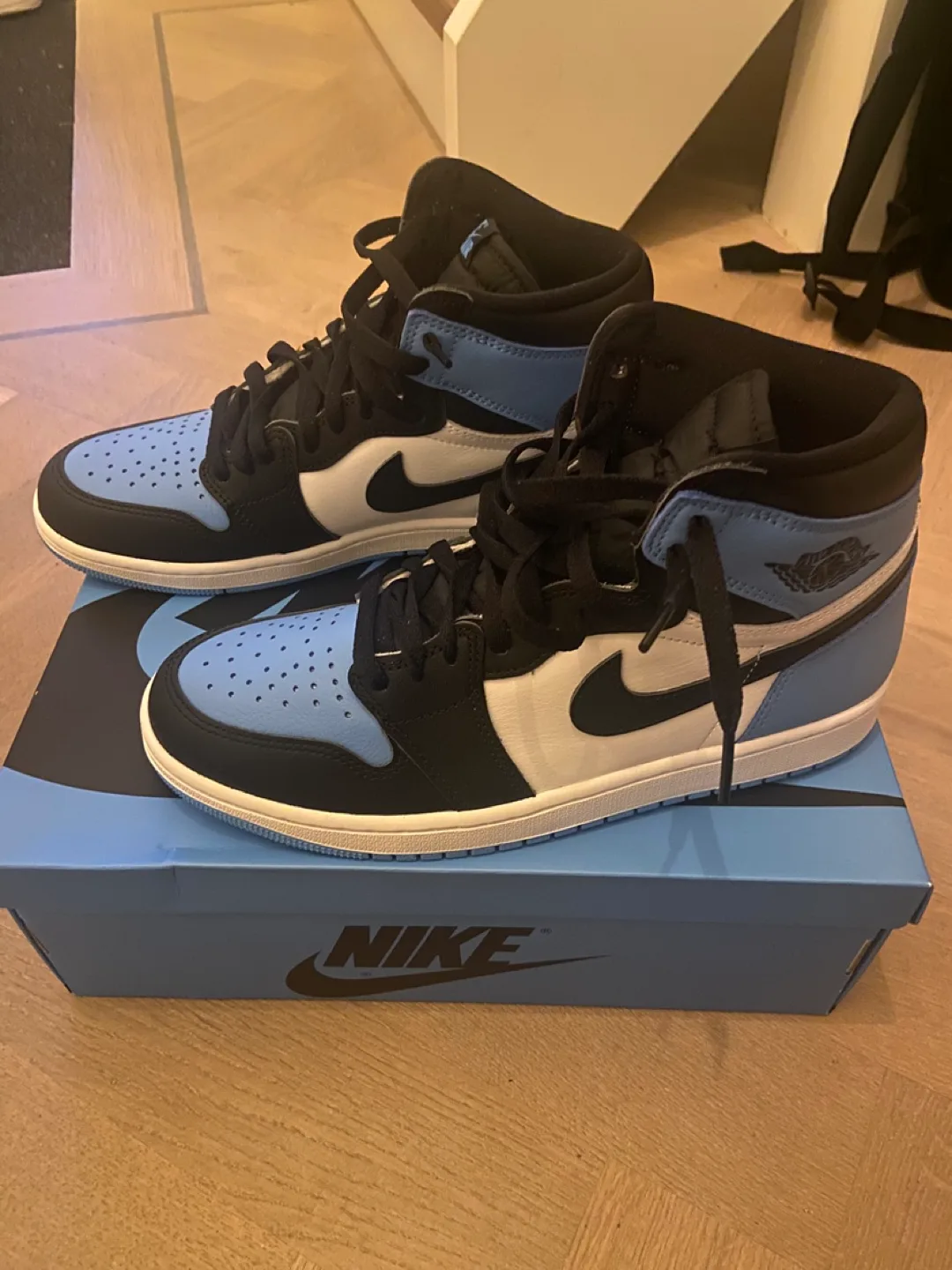 Air Jordan 1 OG University Blue