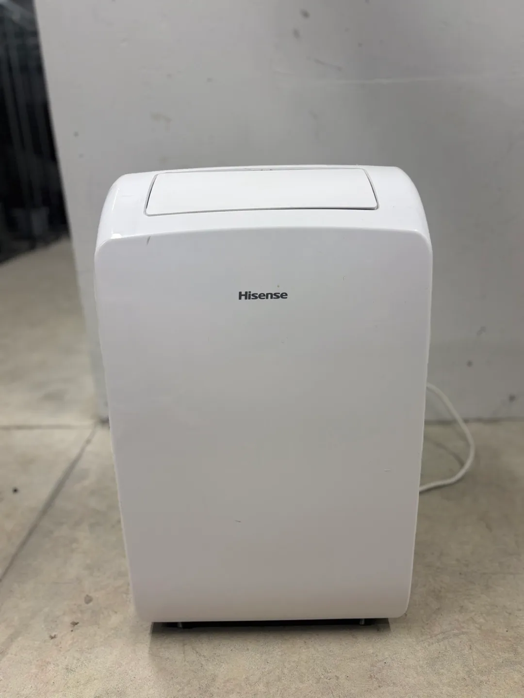 Hisense Portable Air Conditioner + hose + extension thumbnail