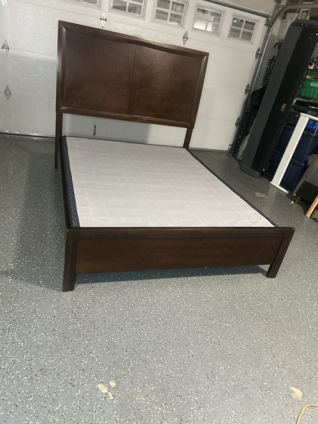 Queen Wooden Bed Frame - photo 2