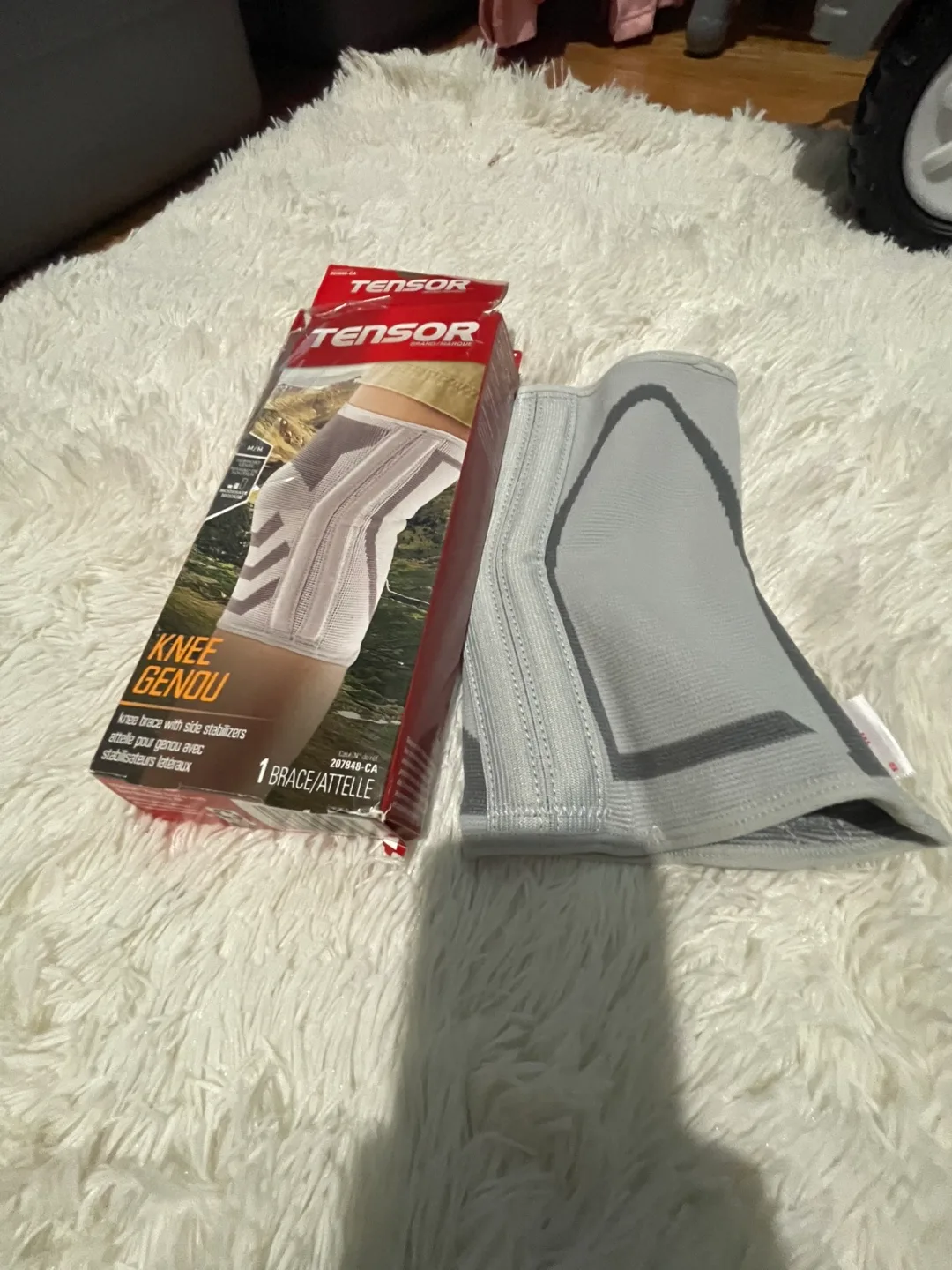 BRAND NEW Tensor Knee Brace Medium Size thumbnail