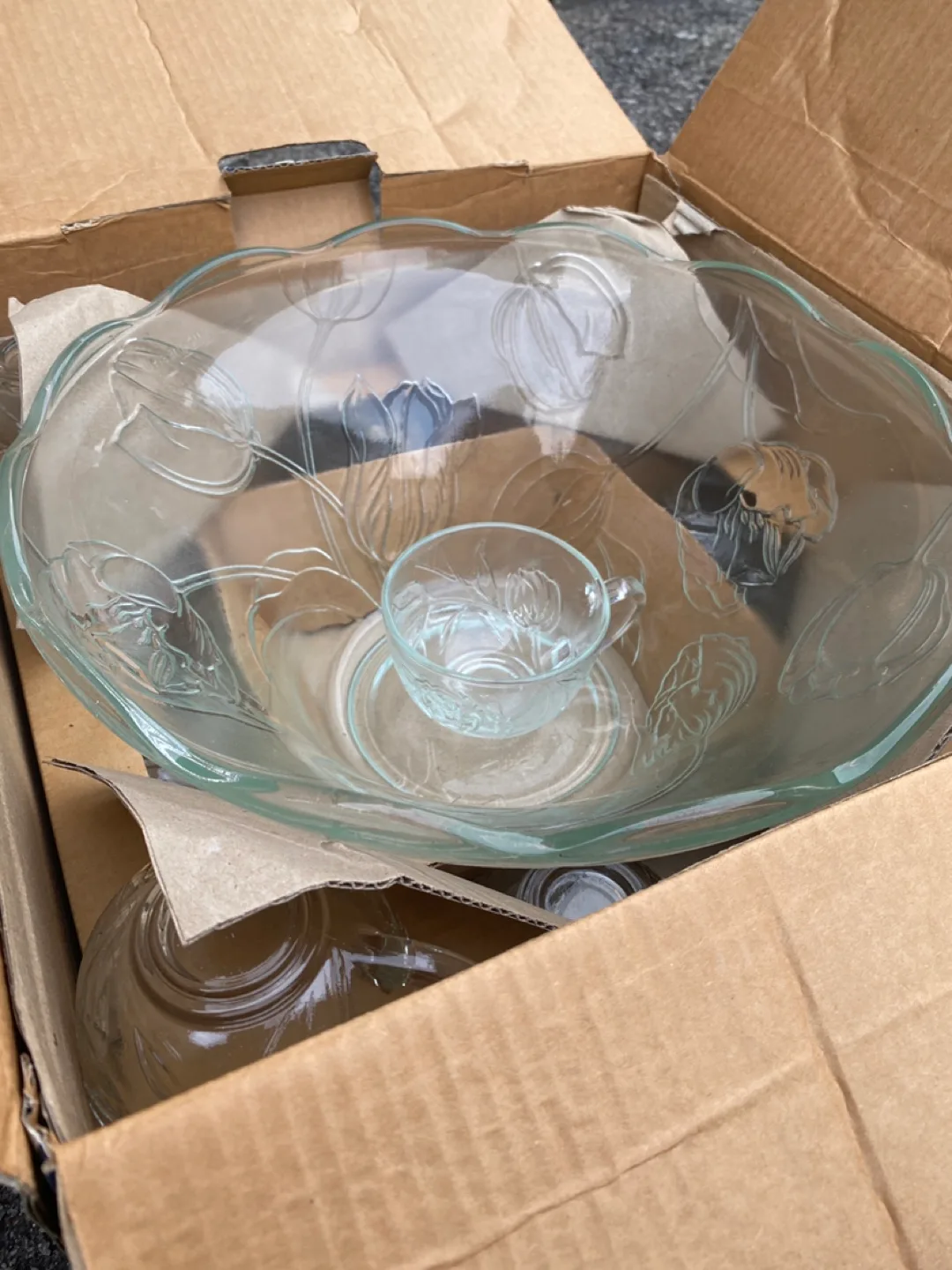 Tulip Punch Bowl Set image indicator(2)