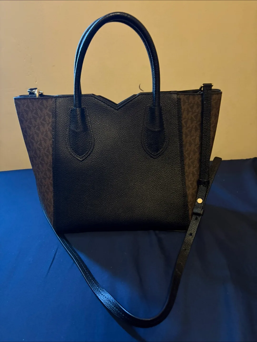 Michael Kors Tote Bag thumbnail