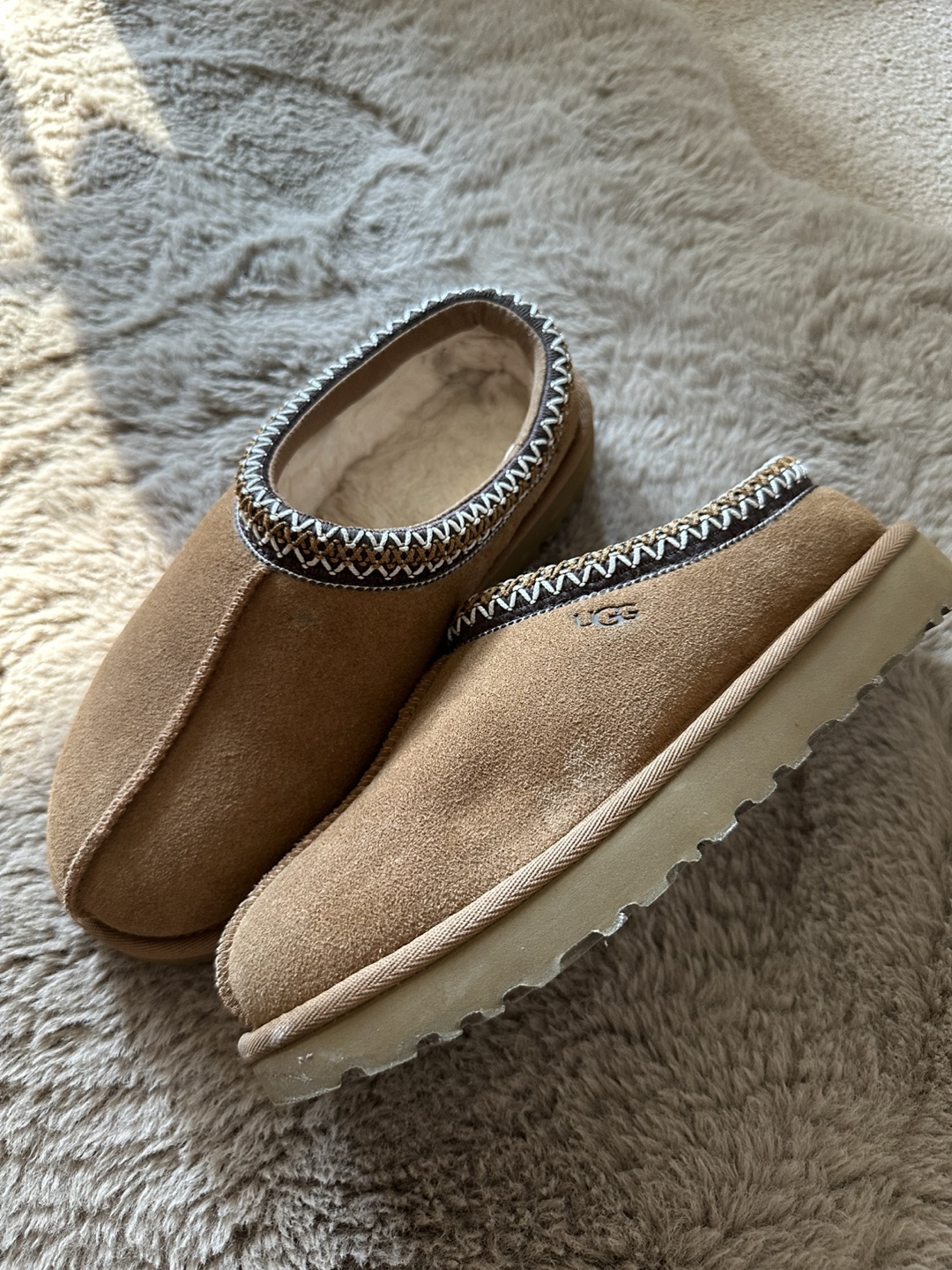 Uggs slipped on shoes - photo 2