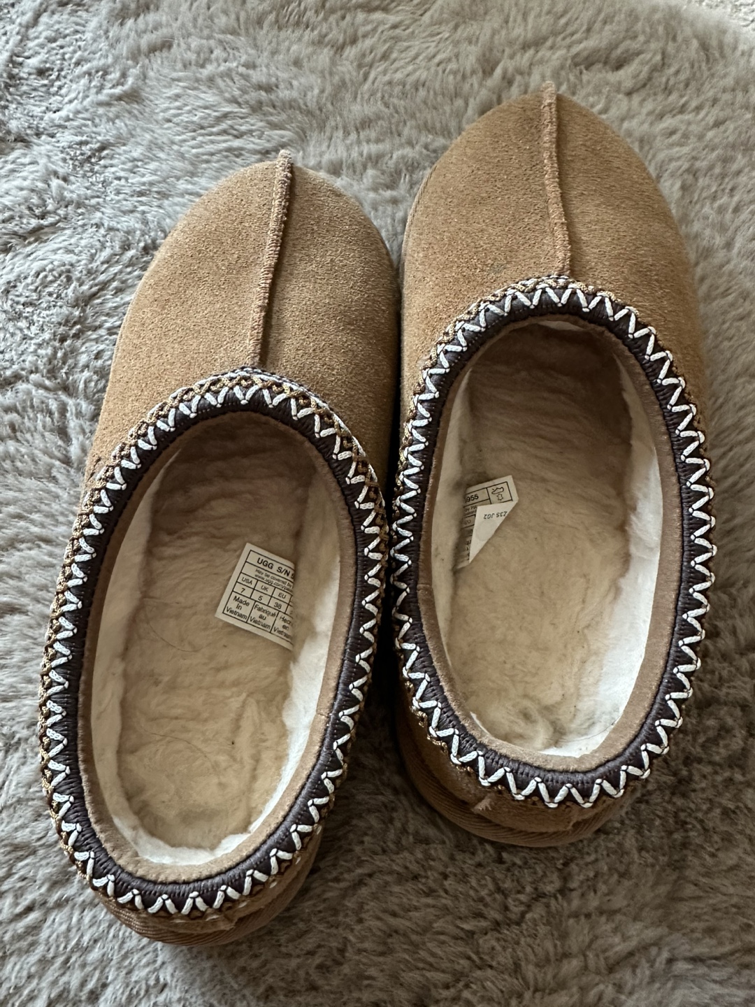 Uggs slipped on shoes - photo 3