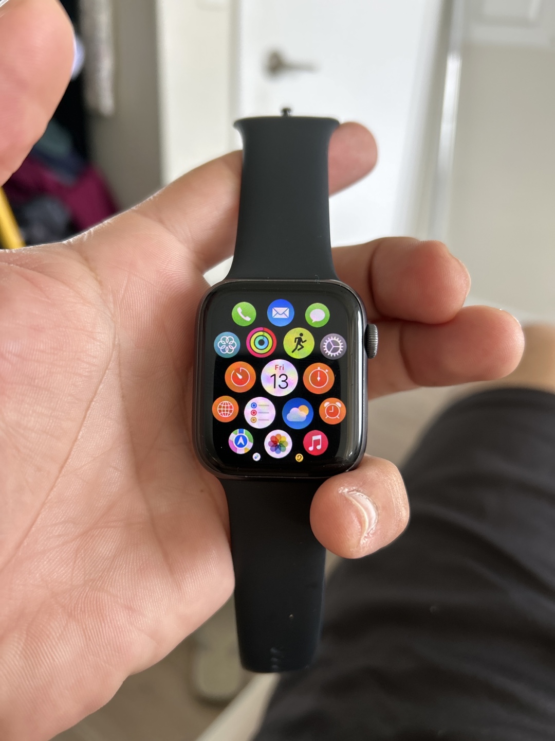 Apple Watch SE 44mm - Black - photo 4