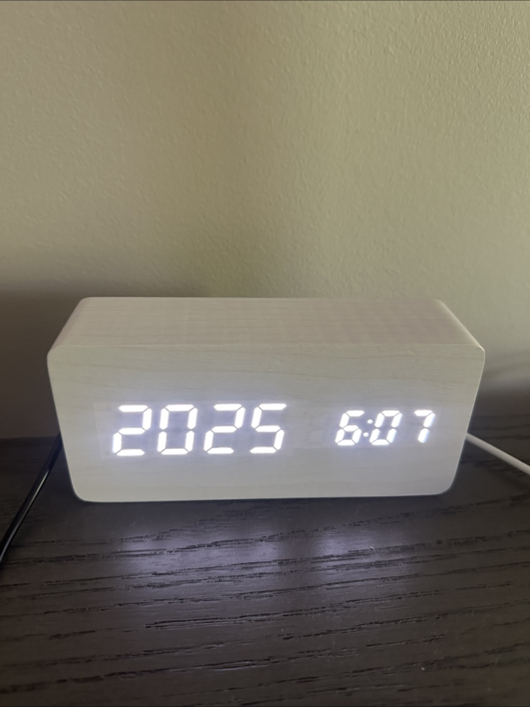 Digital Wood Grain Clock - photo 2