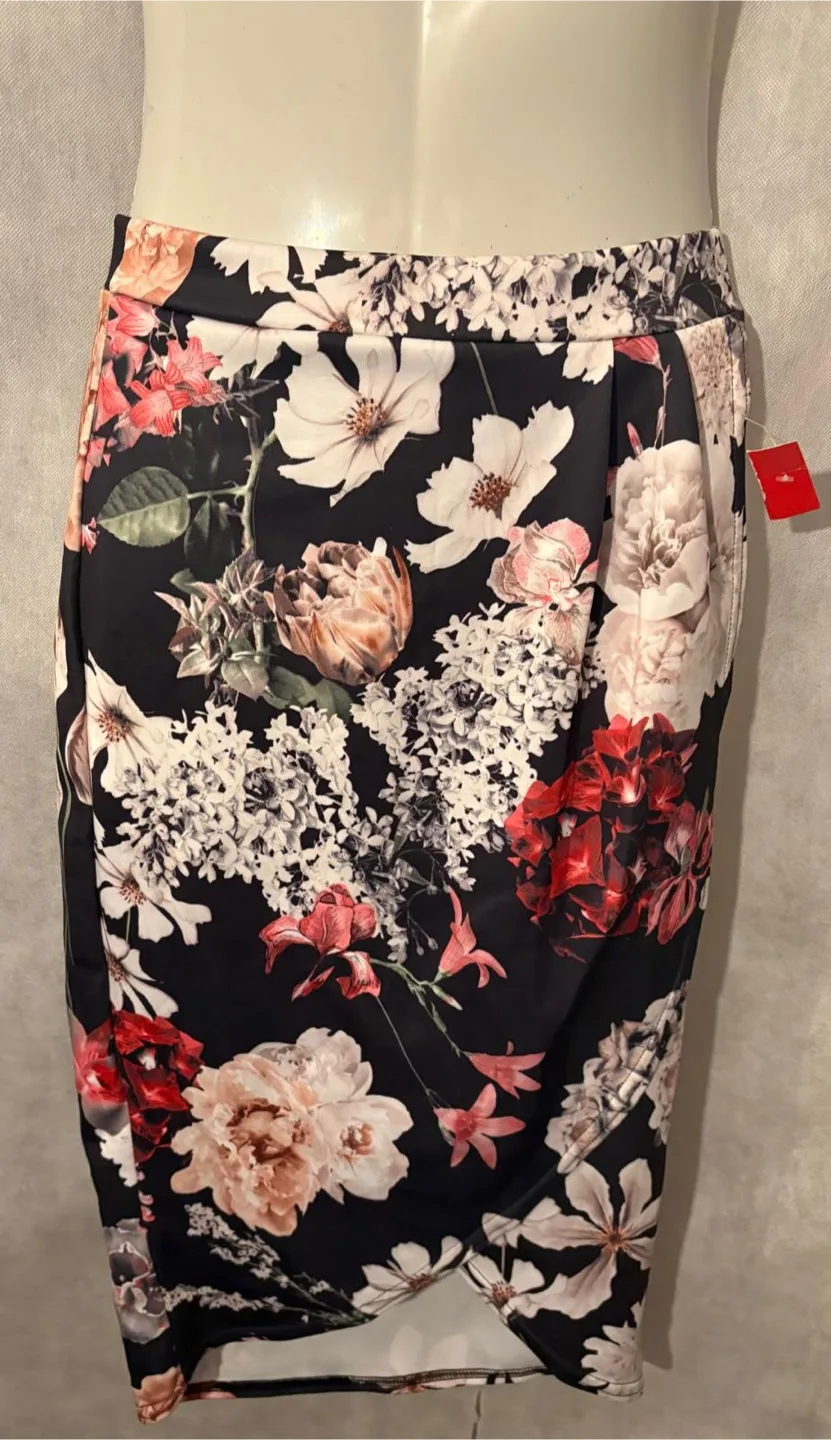New Look Floral Skirt - Size 6 thumbnail