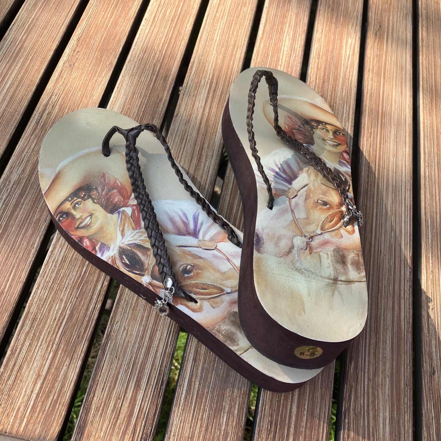8-9 woman’s Bareback Kickers sandals - photo 2