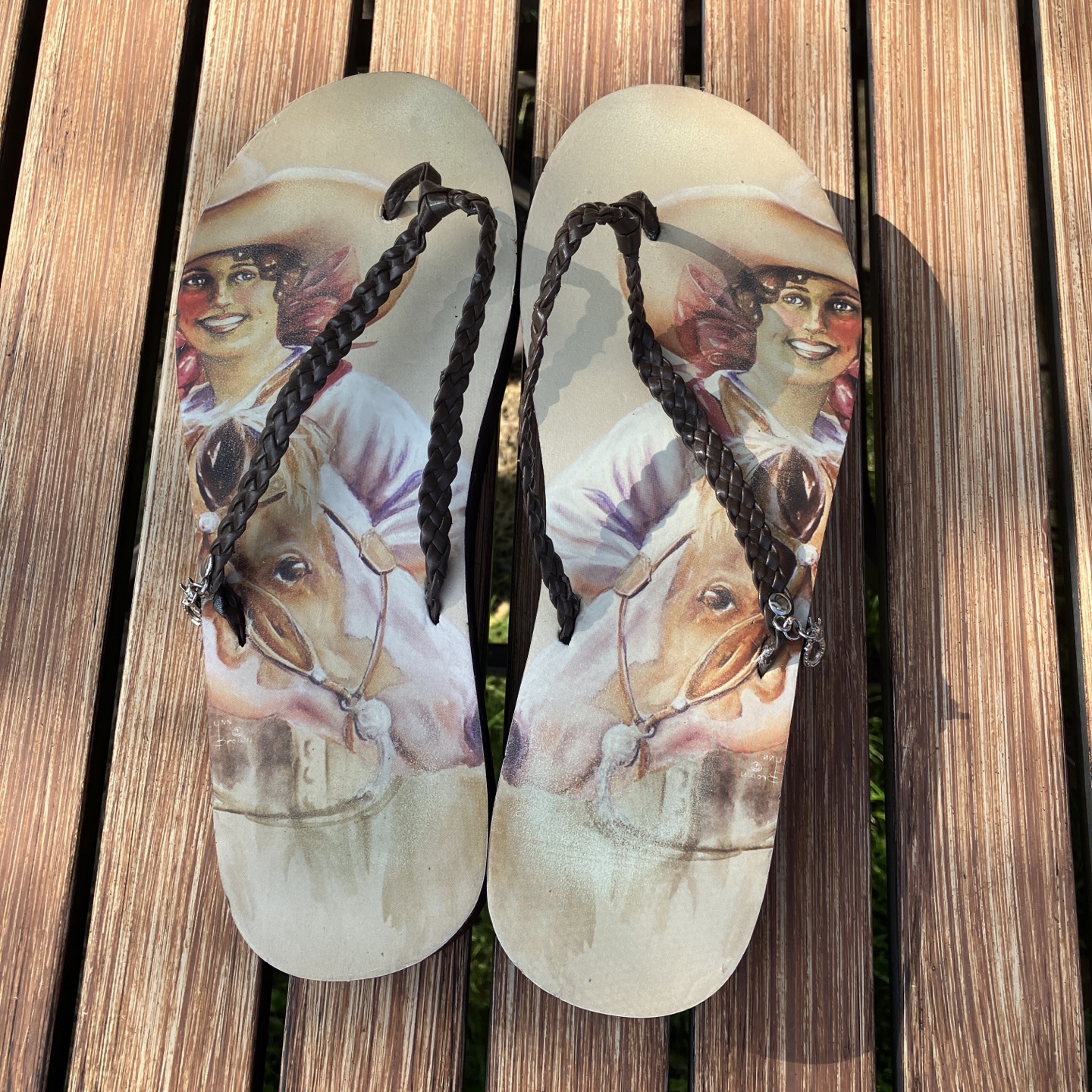 8-9 woman’s Bareback Kickers sandals - photo 3