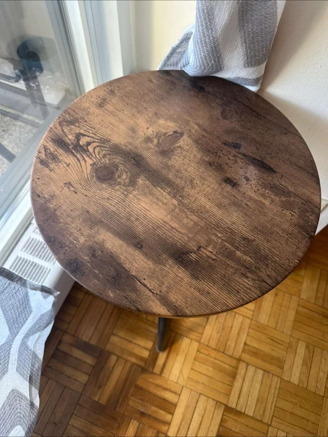 Round Accent Table image indicator(2)