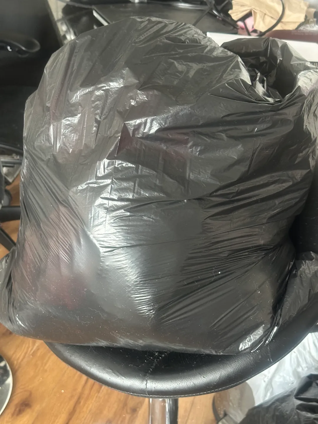 Garbage bag of women’s clothes L/XL thumbnail
