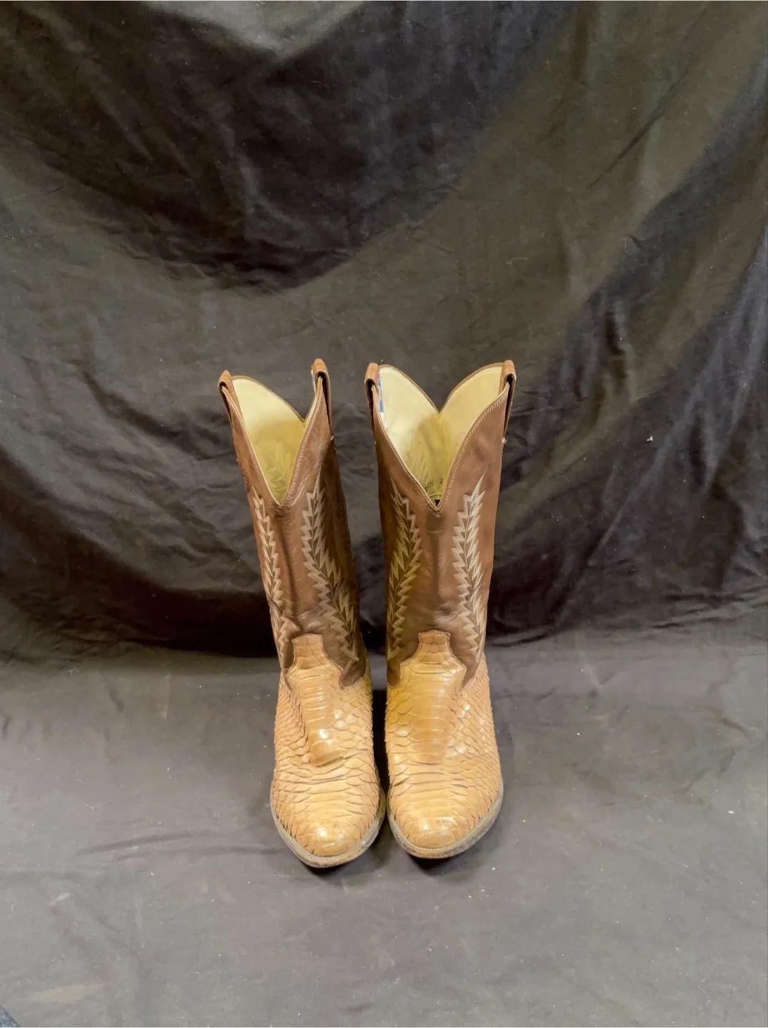Brown Cowboy Boots image indicator(9)