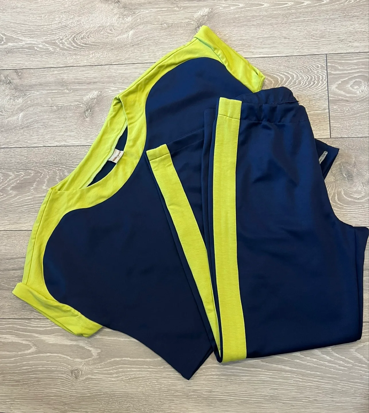 Pants and cropped top set 🥕 image indicator(5)