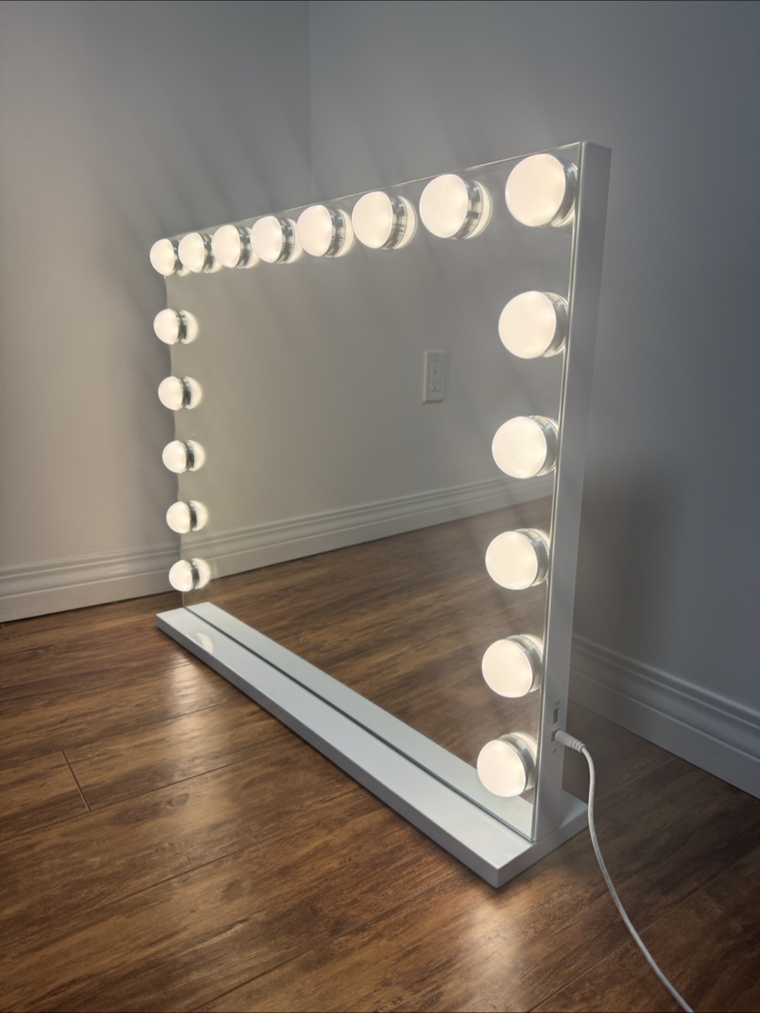 Makeup Mirror with Lights - photo 2