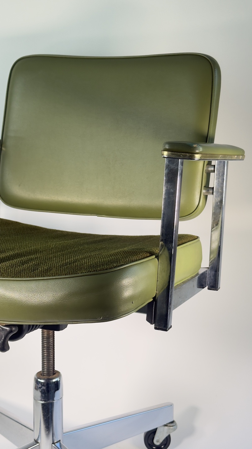 Vintage 1969 Olive Green Office Chair - photo 5