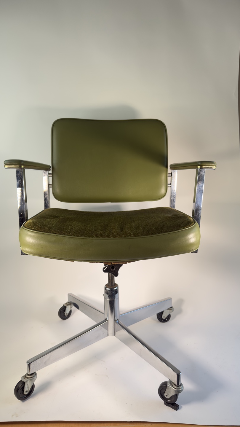 Vintage 1969 Olive Green Office Chair - photo 2