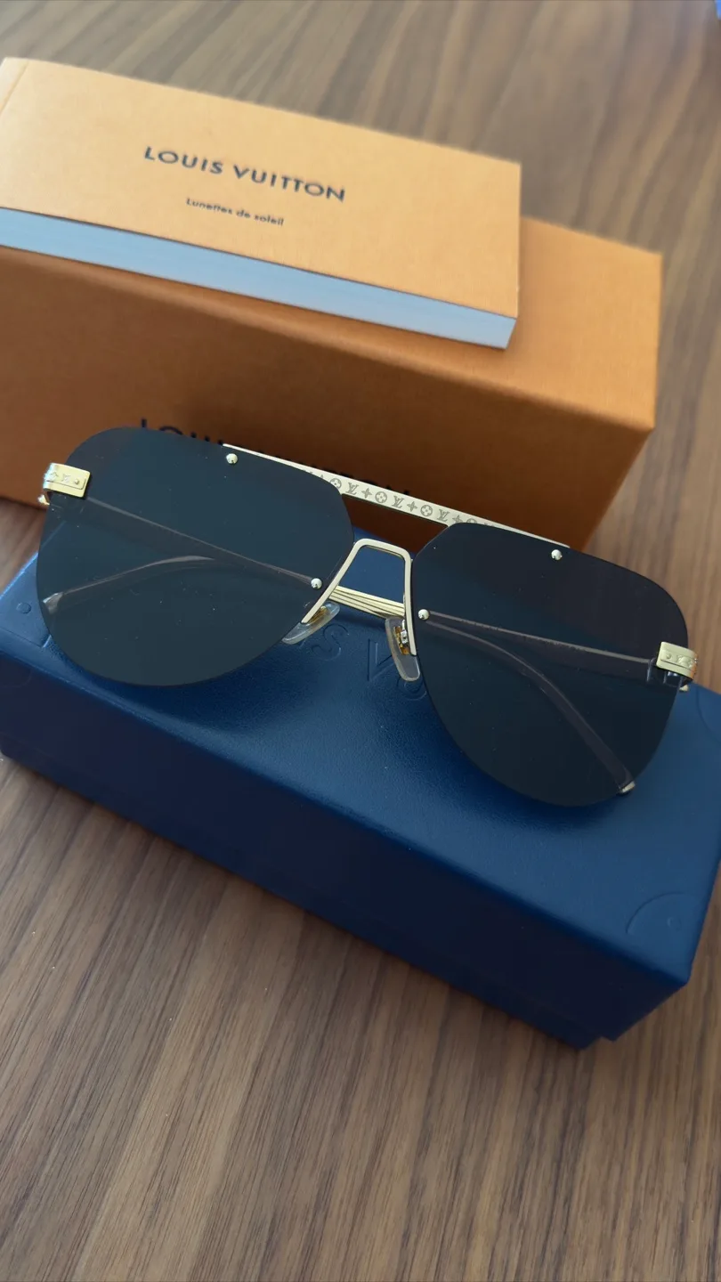 🥕Men’s Lv ash sunglasses like new full set with receipt thumbnail