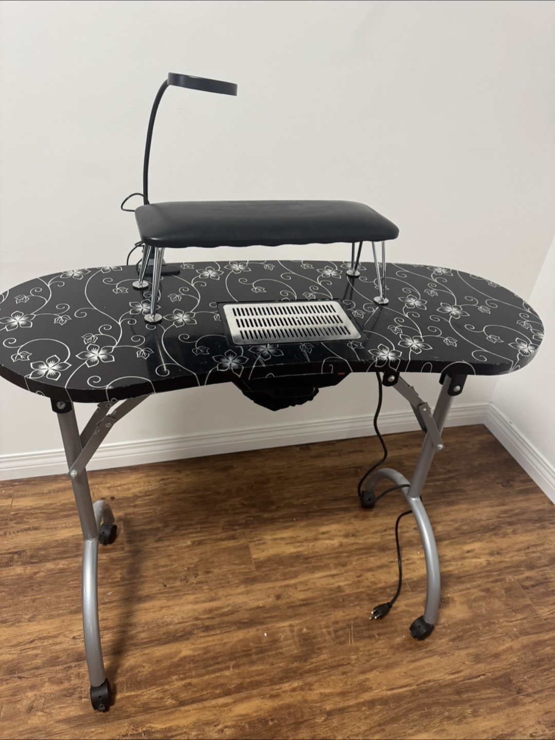 Nail Technician Table - photo 2